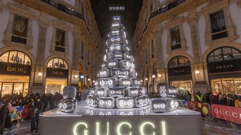 duomo albero gucci|Perché l’albero di Gucci in Galleria a Milano sta  .